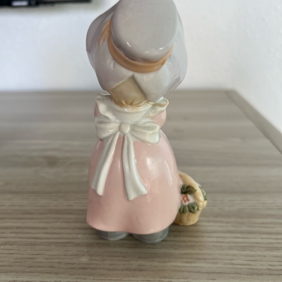 Two Adorable Porcelain Kid Figurines - Picture 4 of 7